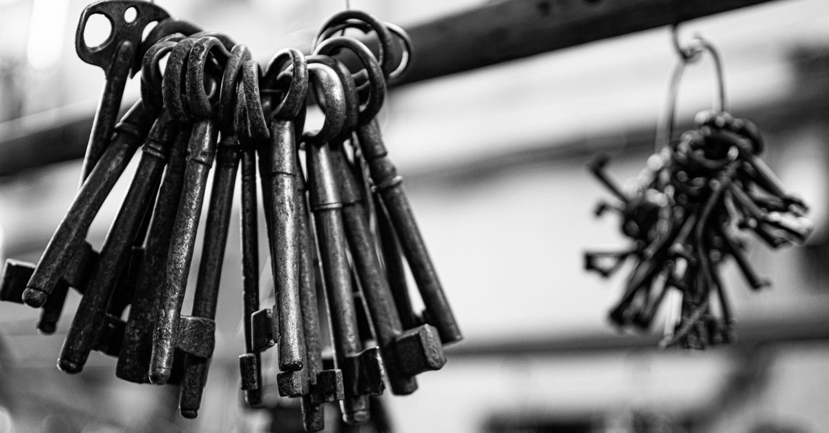 locksmith service technician — Purple Locksmith NYC