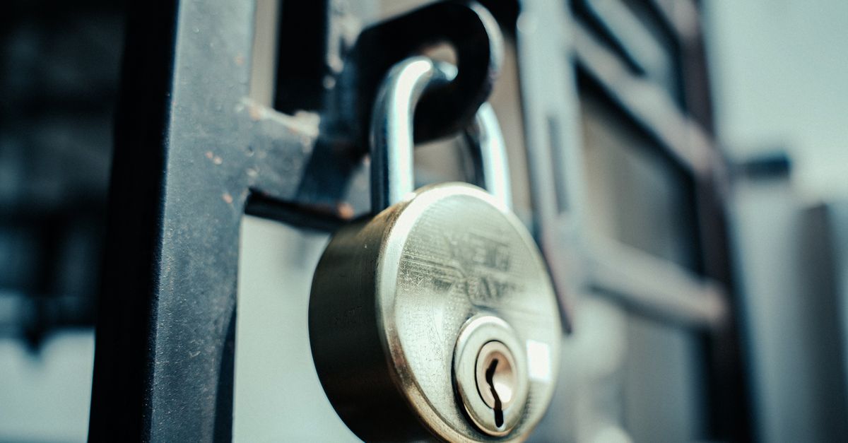locksmith service technician — Purple Locksmith NYC